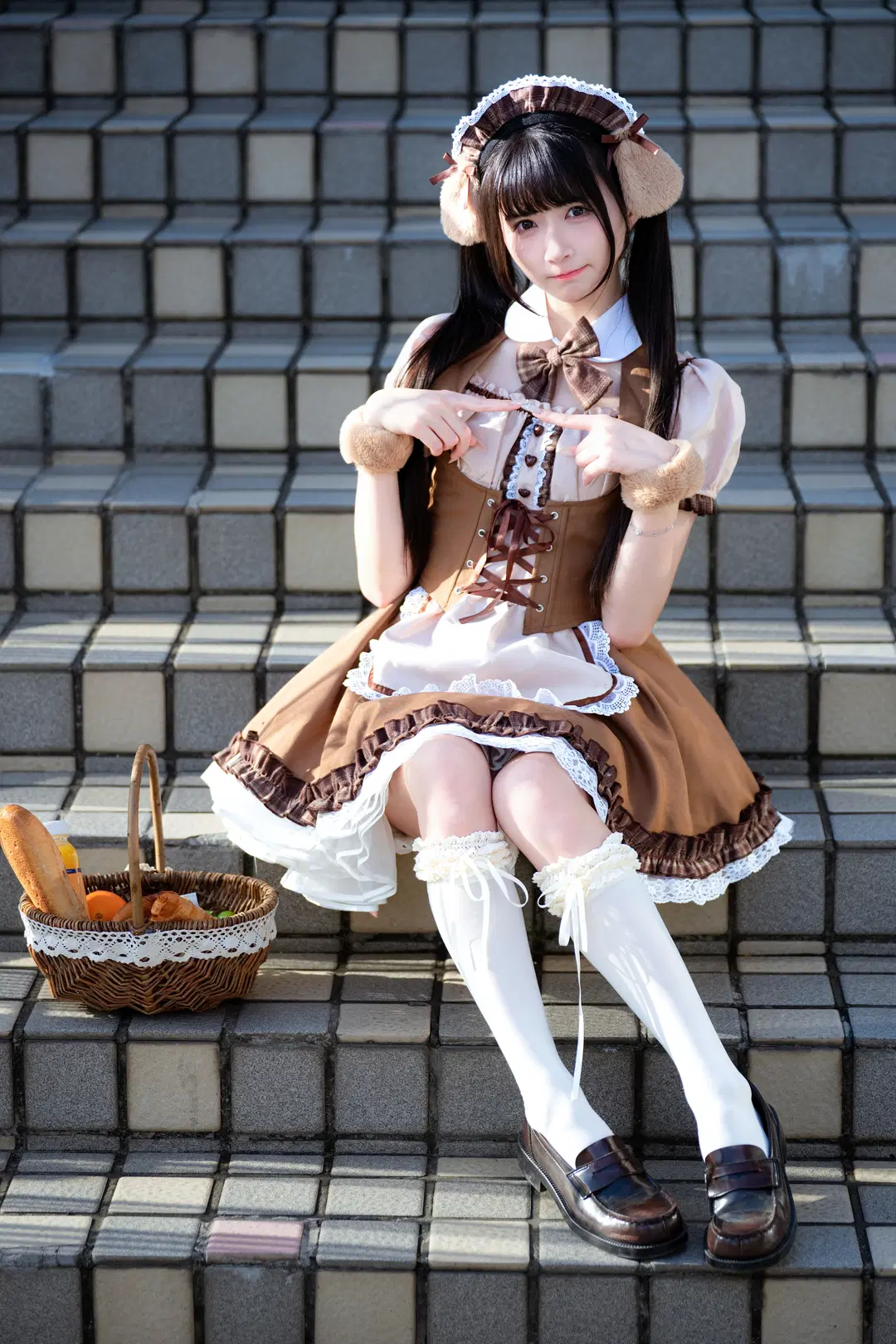 Puppy Maid Outfit on the Street: The Brown Ensemble Paired with White Stockings Is Absolutely Stunning by 南朝花月 - Image 12
