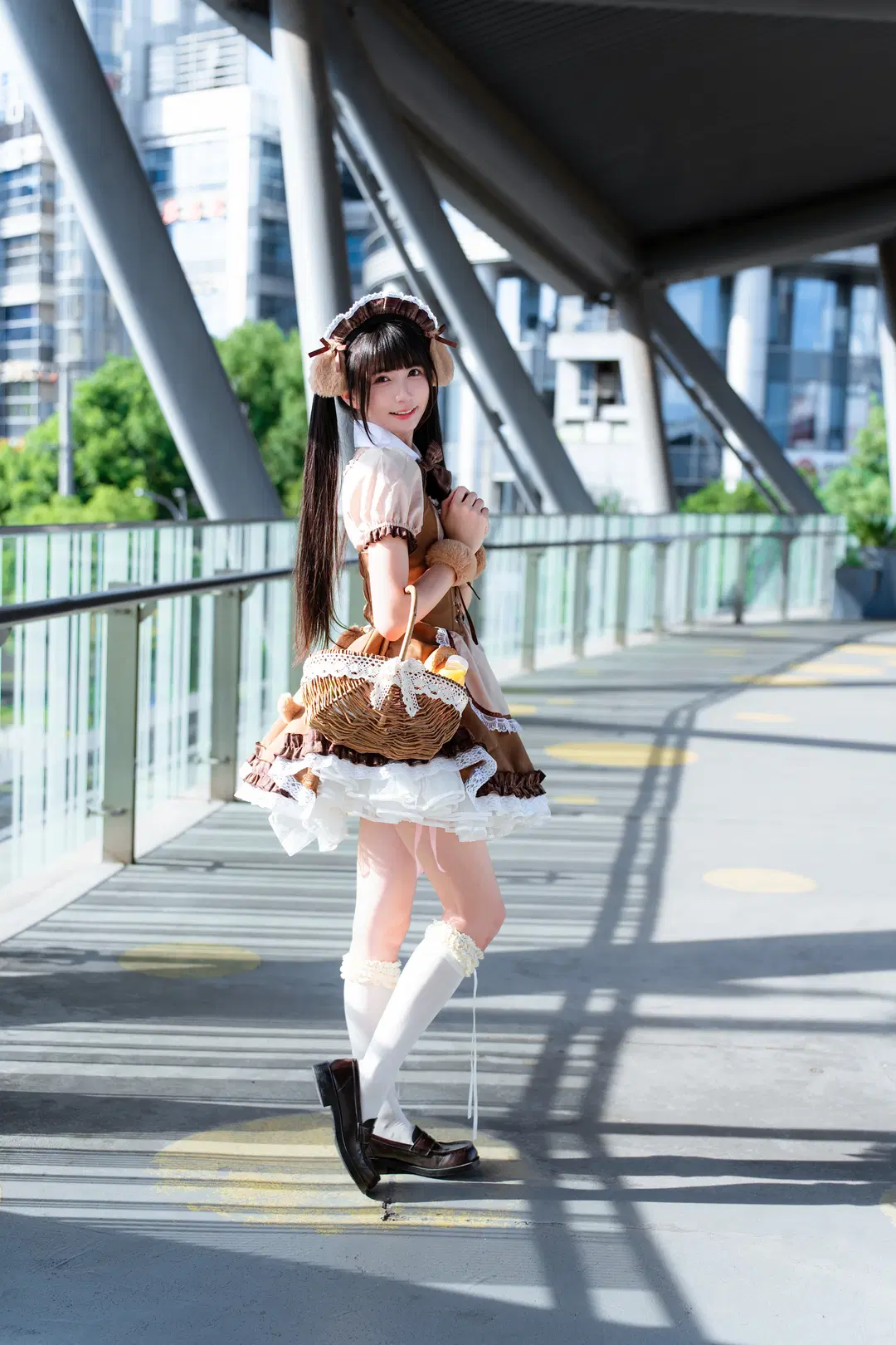 Puppy Maid Outfit on the Street: The Brown Ensemble Paired with White Stockings Is Absolutely Stunning by 南朝花月 - Image 2