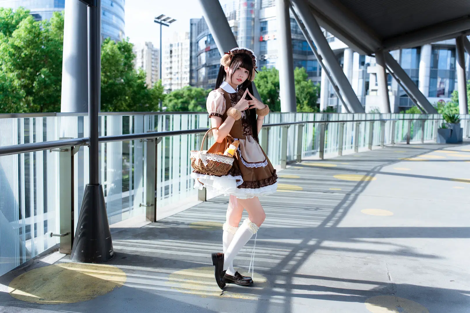 Puppy Maid Outfit on the Street: The Brown Ensemble Paired with White Stockings Is Absolutely Stunning by 南朝花月 - Image 3