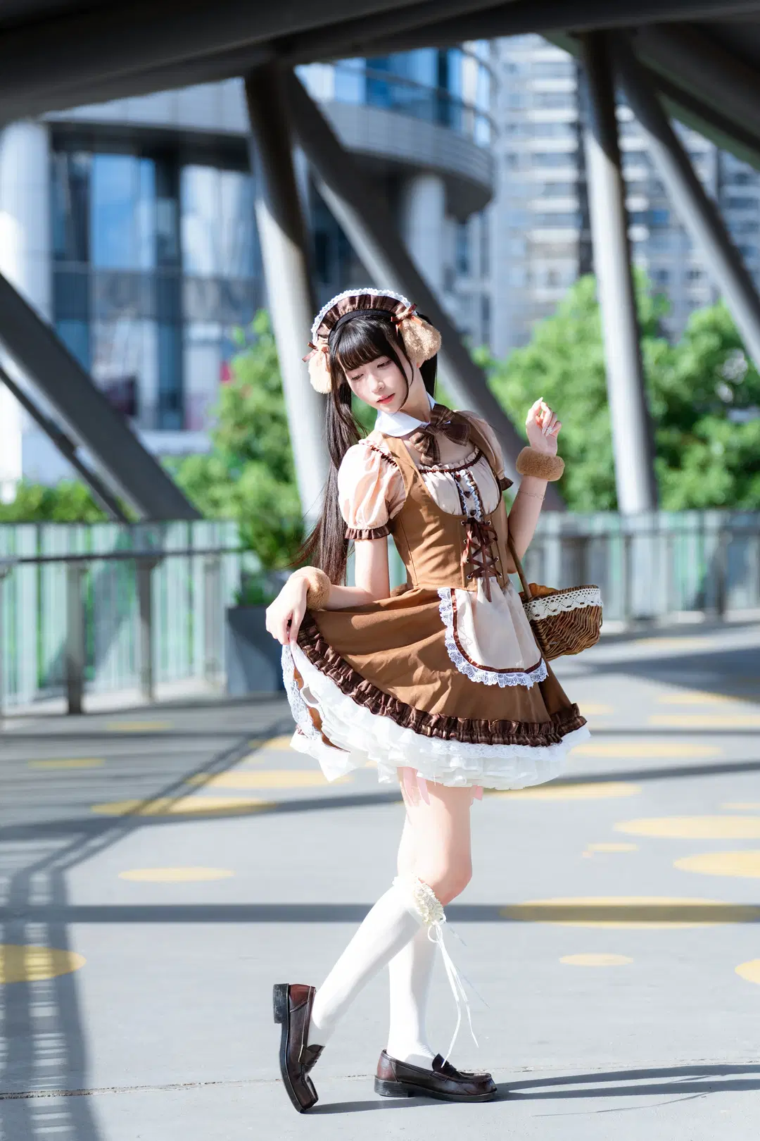 Puppy Maid Outfit on the Street: The Brown Ensemble Paired with White Stockings Is Absolutely Stunning by 南朝花月 - Image 4