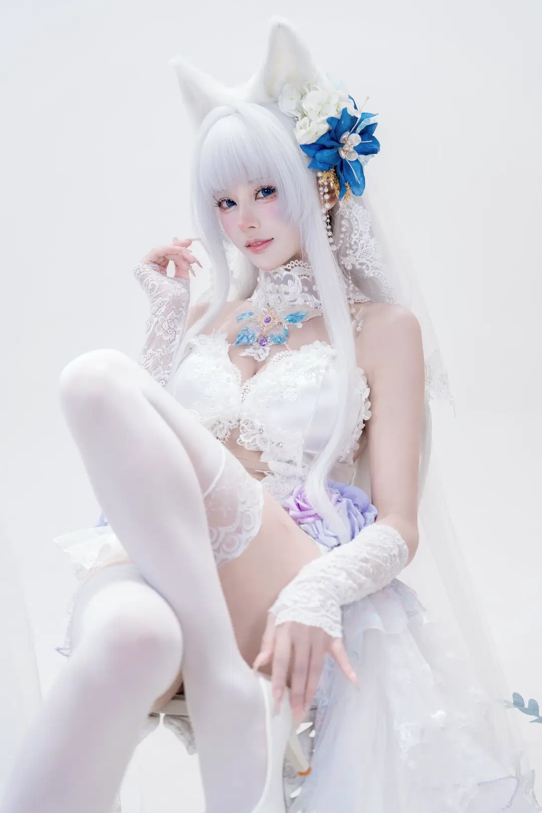 cosplay, High-key portrait, Lace wedding dress, White over-the-knee socks, White hair, animal ears