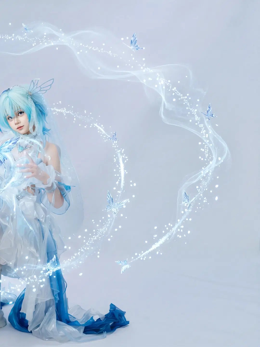 Wuthering Waves The Shorekeeper cosplay: Ice-Blue Butterflies Hovering at the Fingertips by Petrichor猫猫 - Image 2