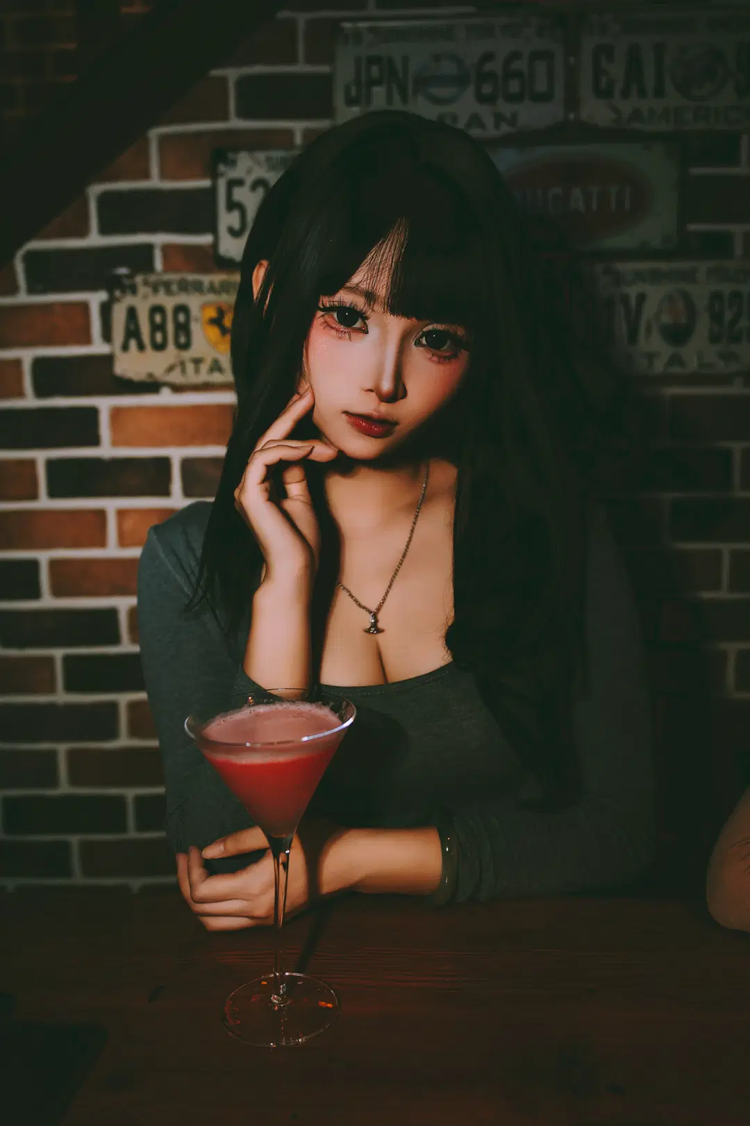 ポートレート, 黒髪ロングストレート, 雰囲気コス, バーの雰囲気, ほろ酔いメイク