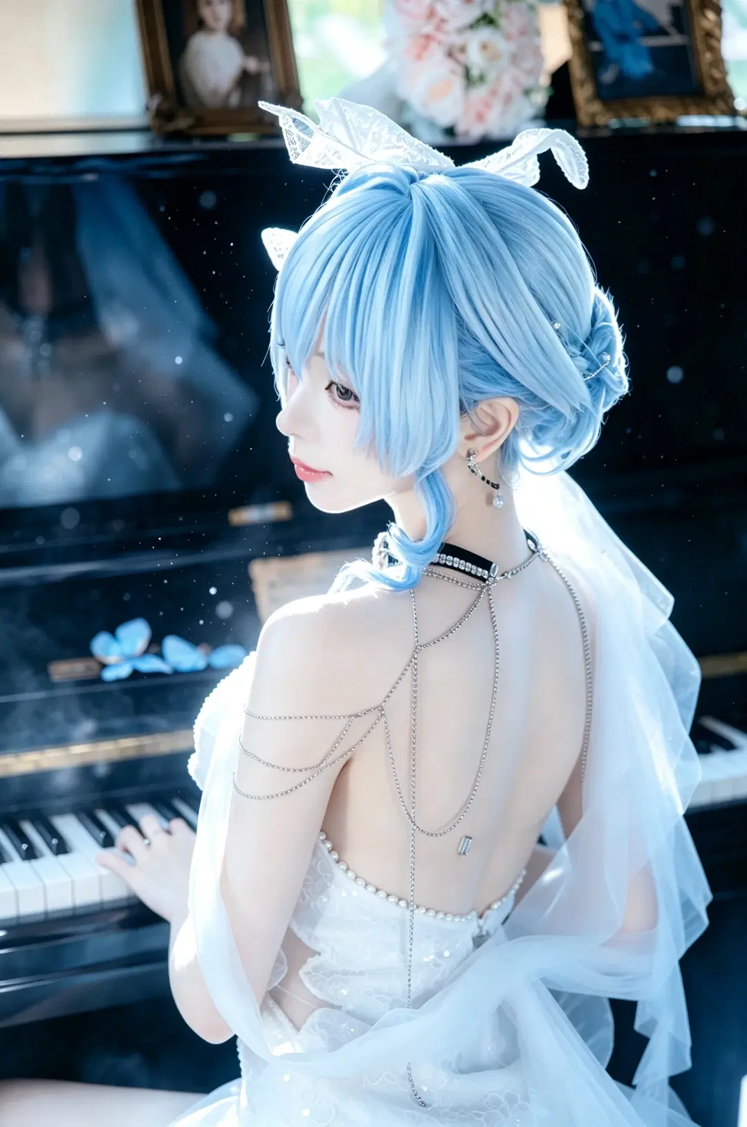 鳴潮, ショアキーパー コスプレ, 逆光ポートレート, 夢幻的な写真, 青髪ウェディングドレス