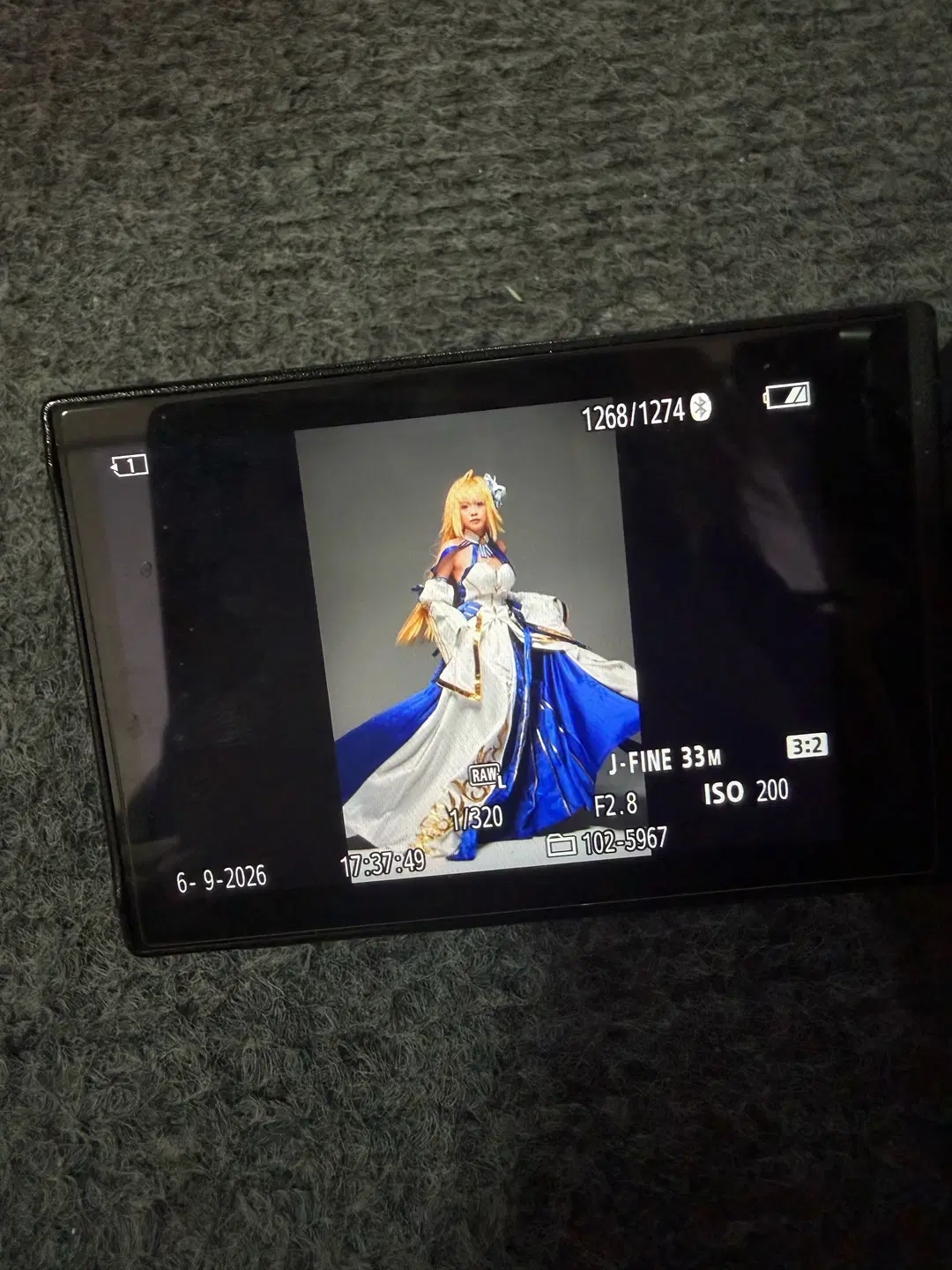 [Arcueid cosplay] Tsukihime: Blue, White, and Gold Ballgown Photoshoot Showcase by 商齐 - Image 3