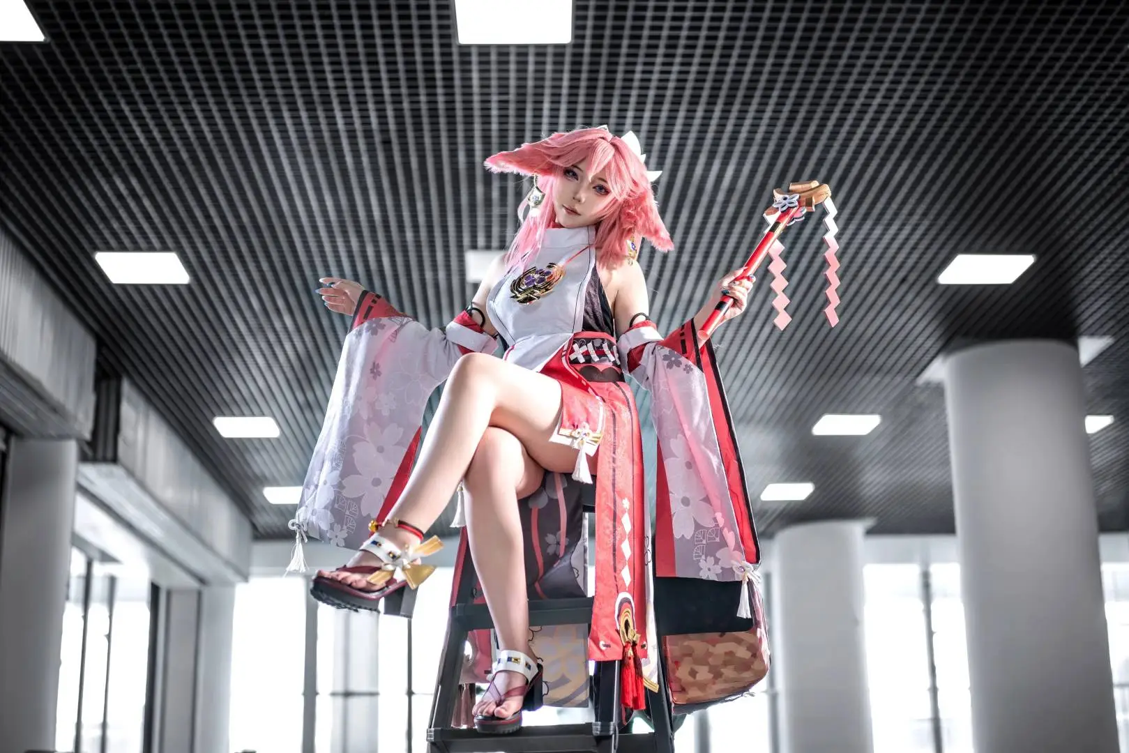 和风cos, 室内棚拍, 幻想风cosplay, 粉发兽耳, 高开叉裙装