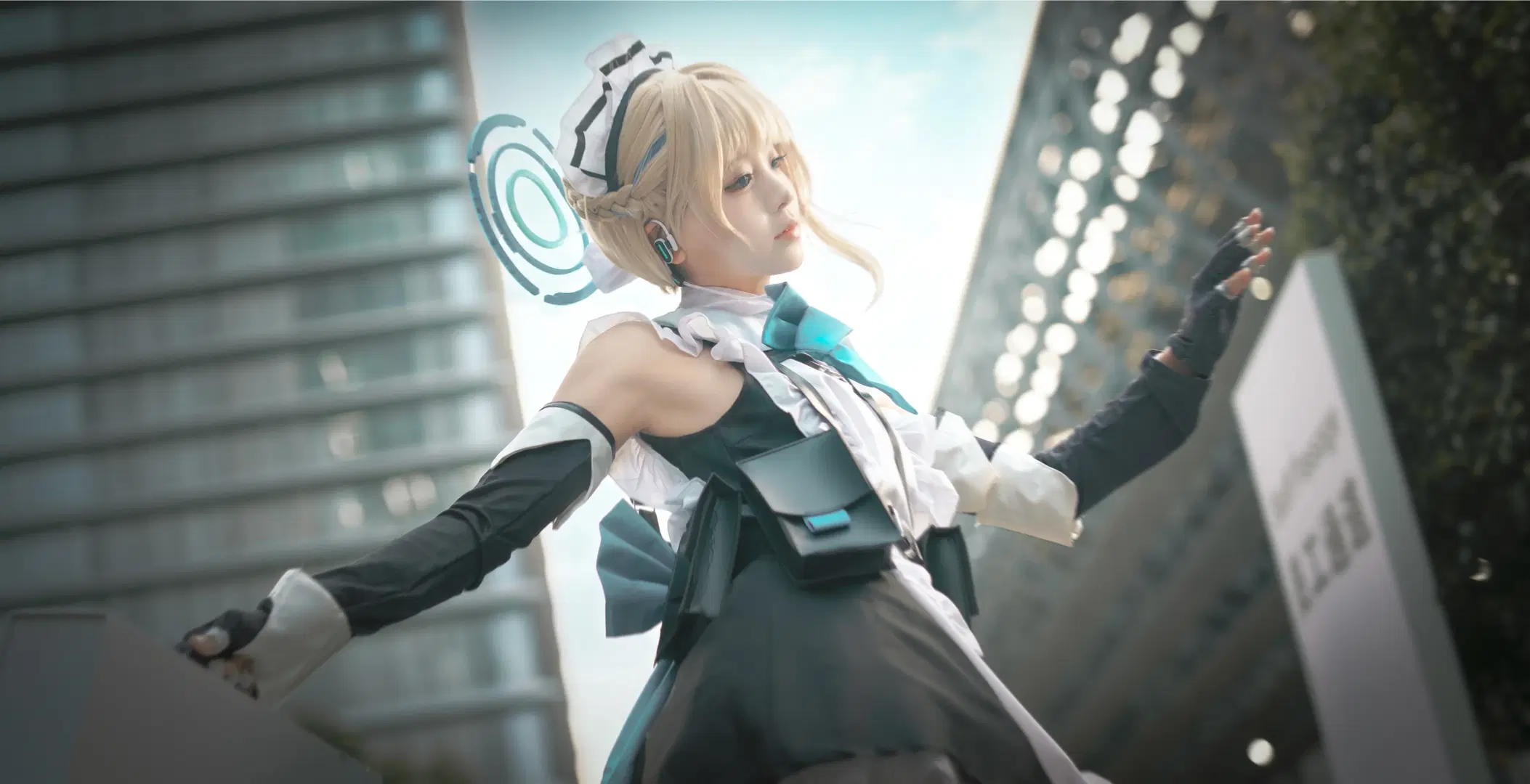 ブルーアーカイブ, メイド服, SF風, 飛鳥馬トキ コスプレ, コンビニの雰囲気
