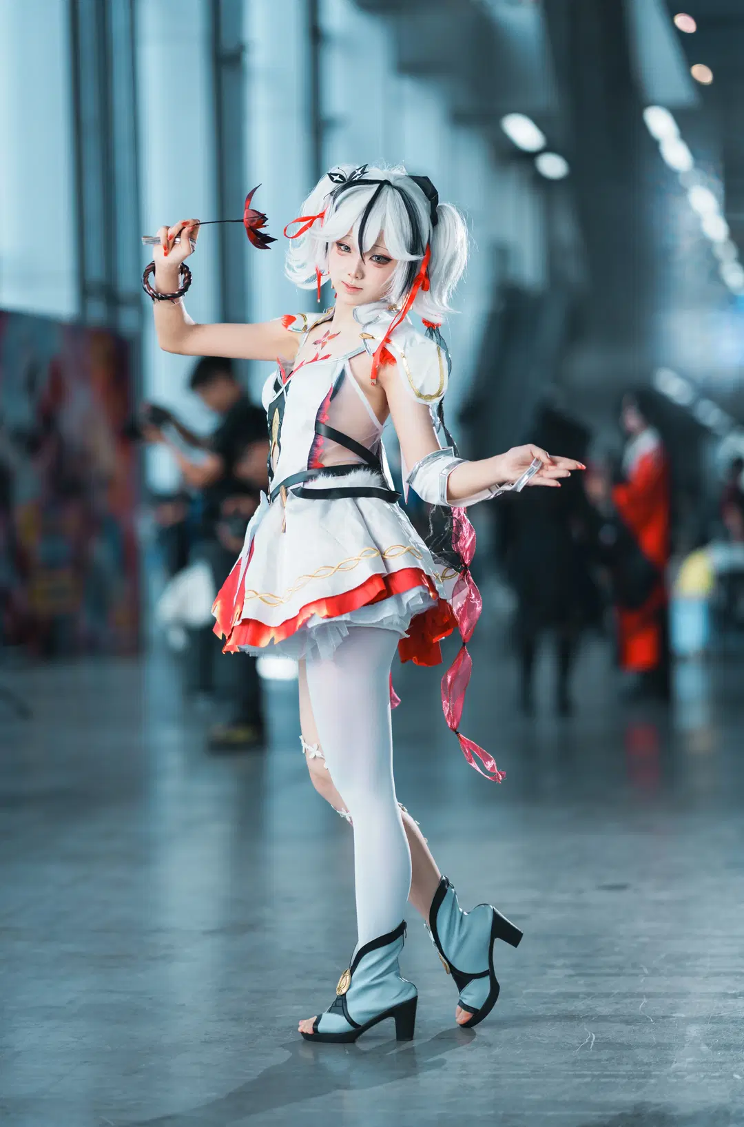 鳴潮, イベント写真, 二次元コスプレ, 白ストッキング, ツバキコスプレ