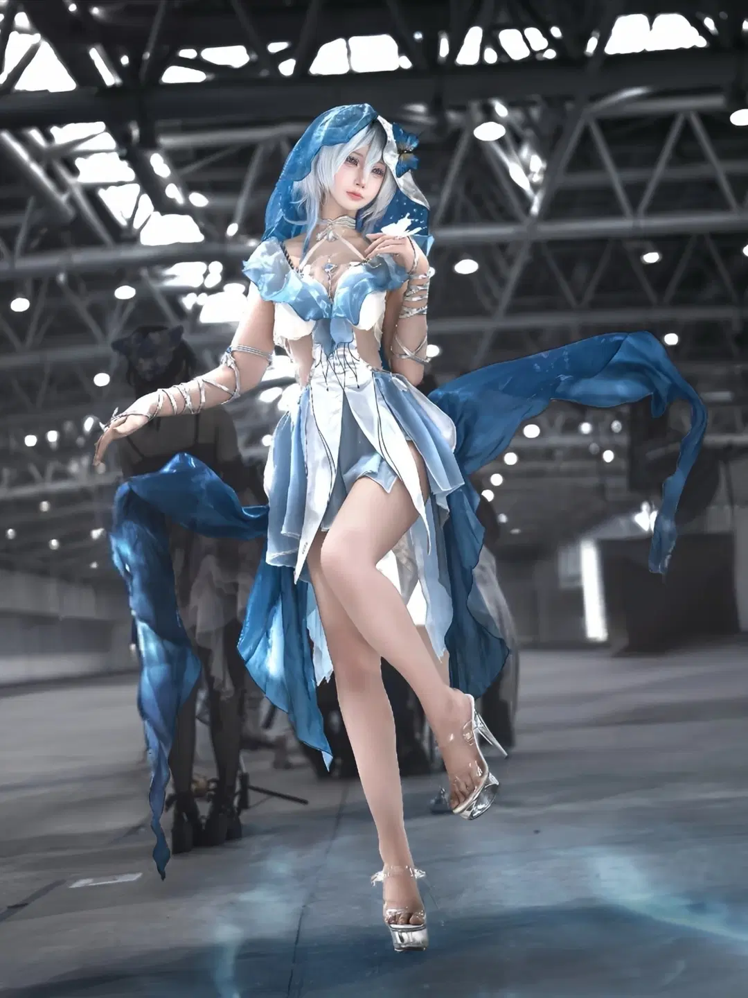 【守岸人cos】鸣潮蓝白裙摆下的动态瞬间 - 小鹿九九 - 第3张