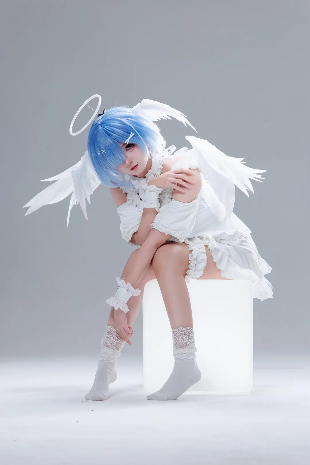 [Rem cosplay] Re:Zero - Starting Life in Another World: Angel Styling Beneath Pure White Wings by 不想上班的小王 - Image 2