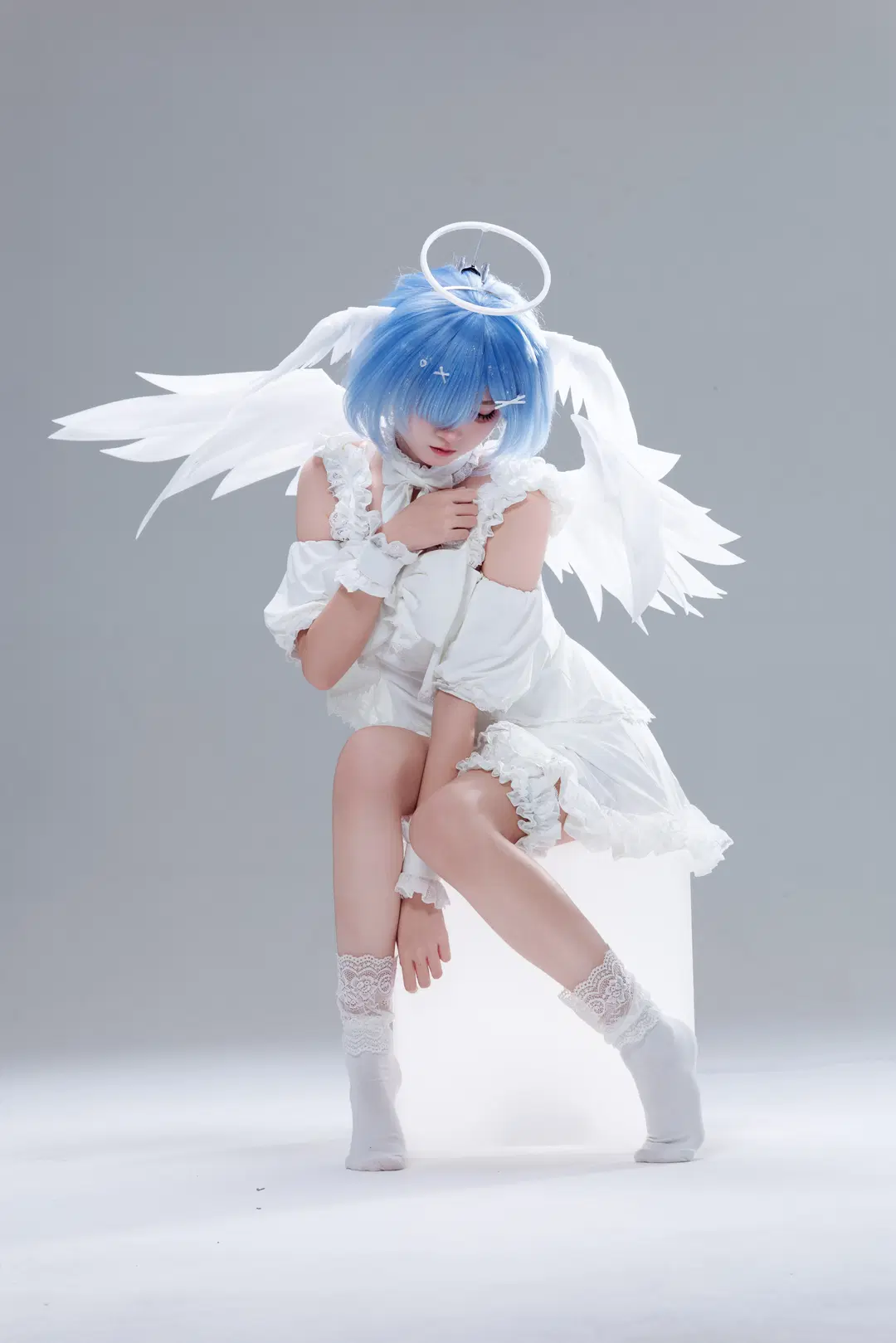 [Rem cosplay] Re:Zero - Starting Life in Another World: Angel Styling Beneath Pure White Wings by 不想上班的小王 - Image 3