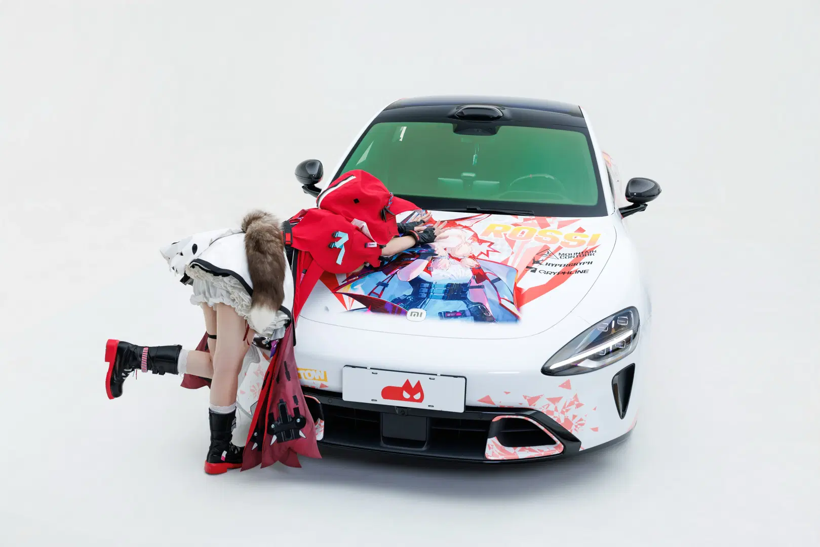 [Rossi cosplay] Arknights: Endfield Little Red Riding Hood with Xiaomi SU7 Itasha by 不想上班的小王 - Image 10