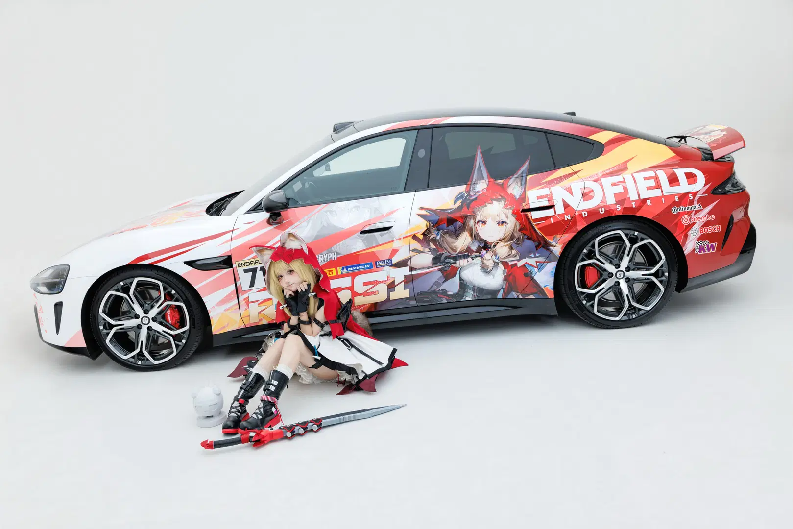 [Rossi cosplay] Arknights: Endfield Little Red Riding Hood with Xiaomi SU7 Itasha by 不想上班的小王 - Image 11