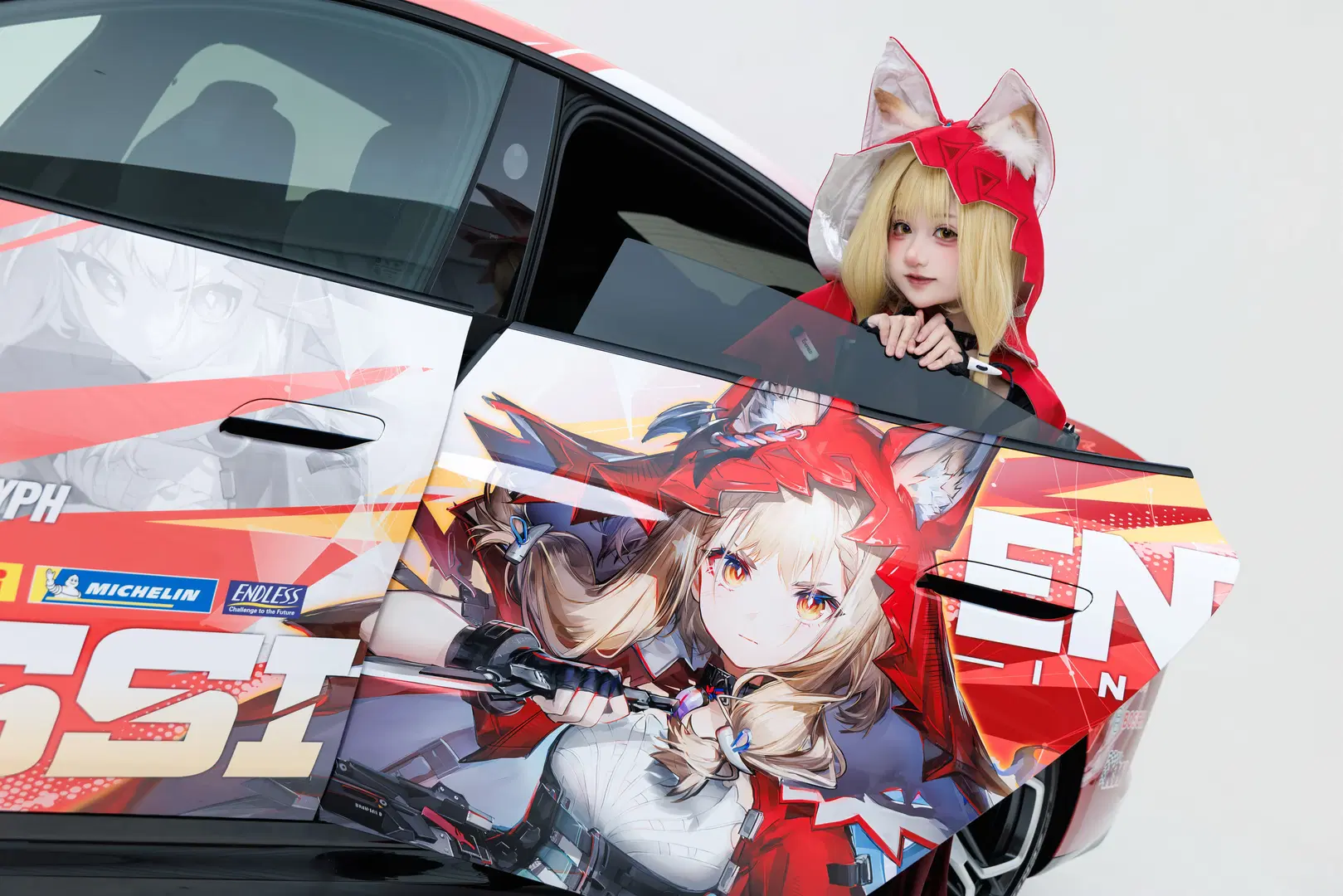 [Rossi cosplay] Arknights: Endfield Little Red Riding Hood with Xiaomi SU7 Itasha by 不想上班的小王 - Image 6