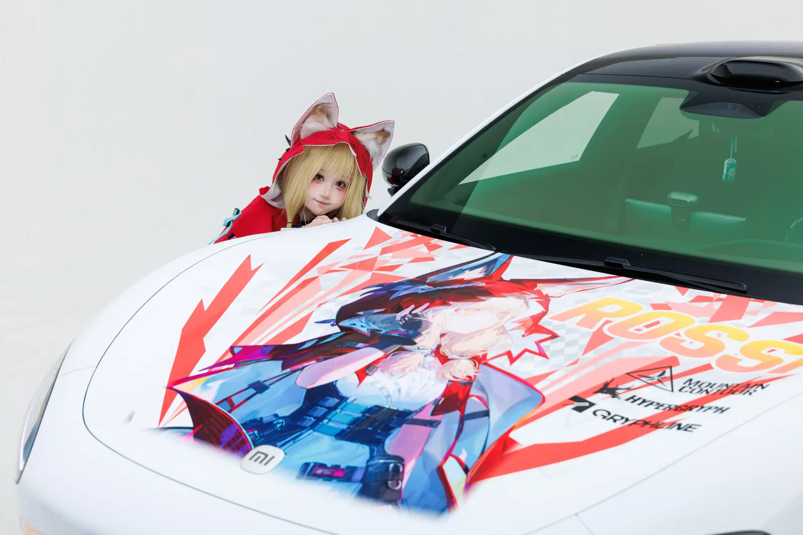 [Rossi cosplay] Arknights: Endfield Little Red Riding Hood with Xiaomi SU7 Itasha by 不想上班的小王 - Image 9