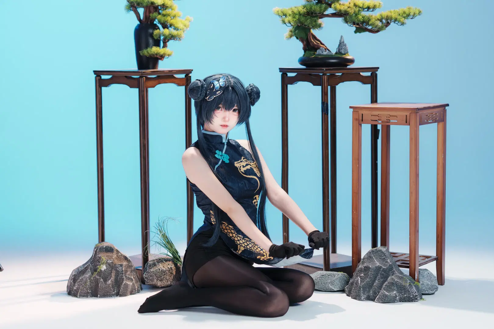 [Ryuge Kisaki cosplay] Interpreting the Elegant Guild Leader's Poise Before Chinese Bonsai by 乌龙茶茶 - Image 3