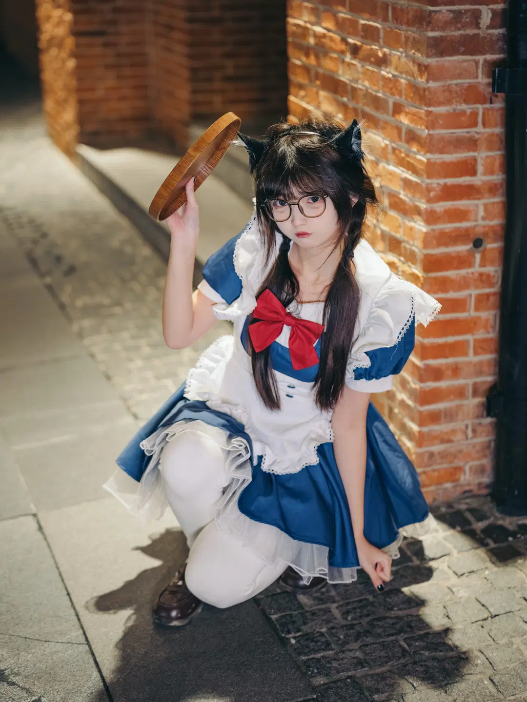 パンのトレイを携えて、青白のメイド服で紡ぐ夜間撮影記録 - 乌龙茶茶 - 4枚目