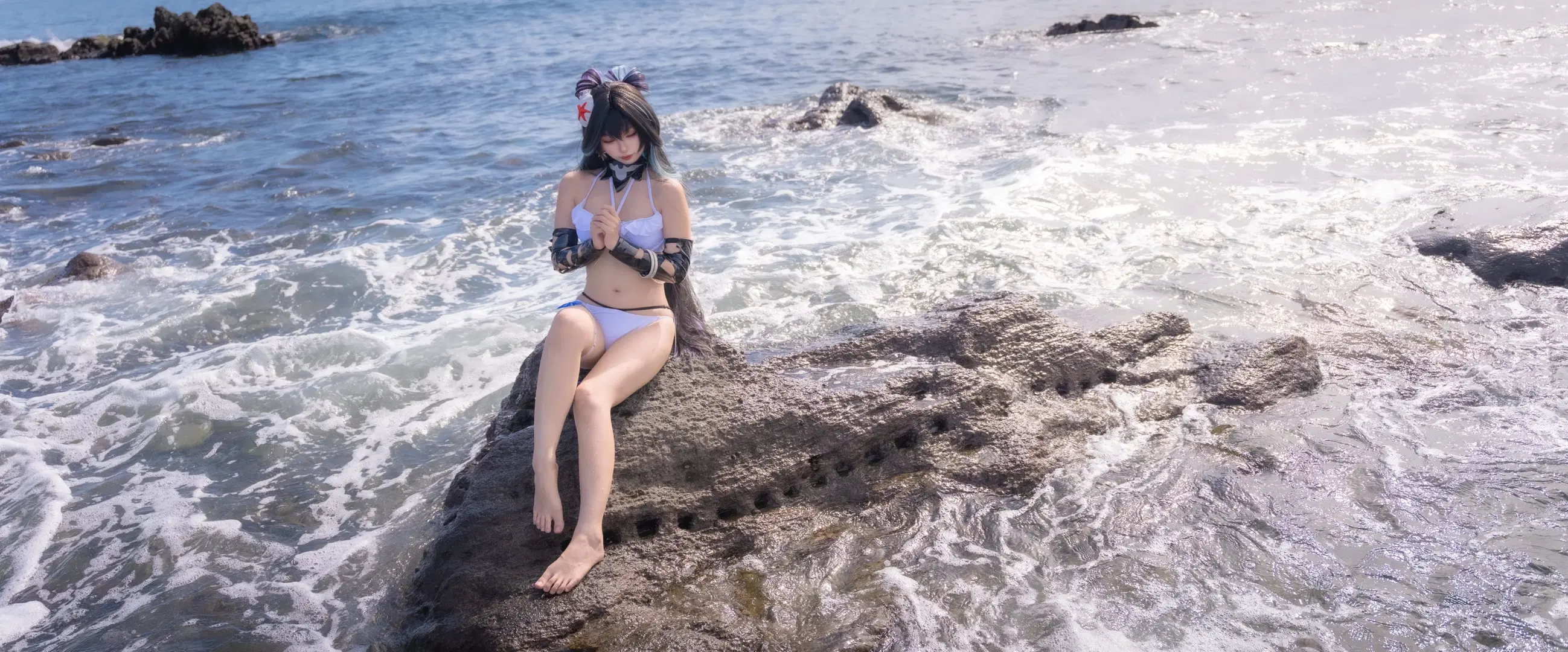【小美人鱼cos】崩坏星穹铁道海边的波光粼粼，赤足踏浪 - 盈杏 - 第4张