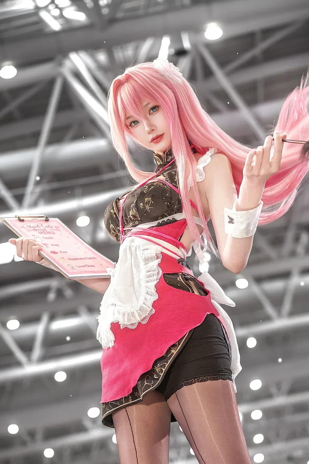 [Velvet cosplay] Goddess of Victory: Nikke Maid Outfit Convention Photos by 只要三分糖 - Image 2