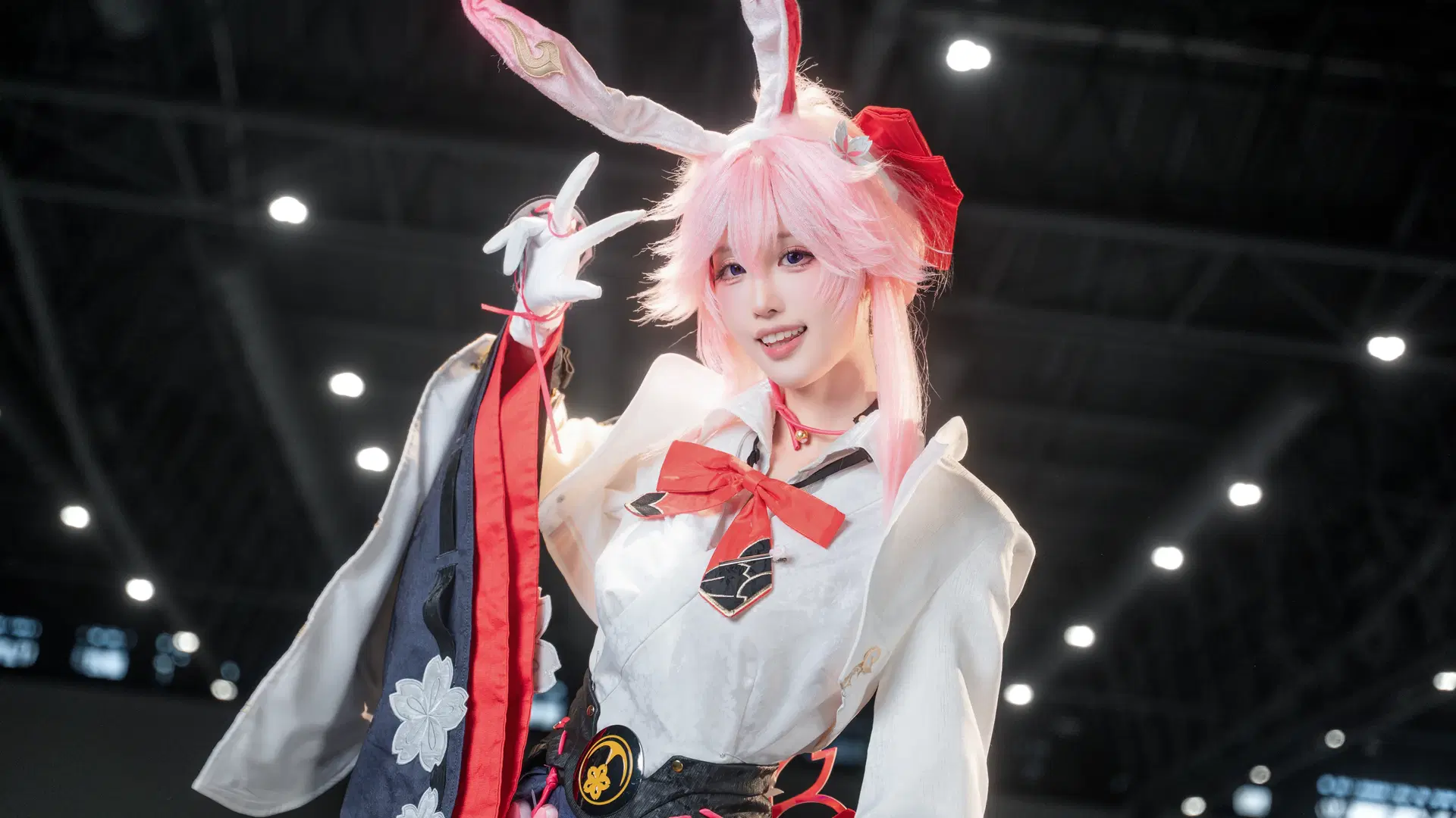 粉色兔耳魔法使造型，展会光影下的绝美出片 - 小寒 - 第2张