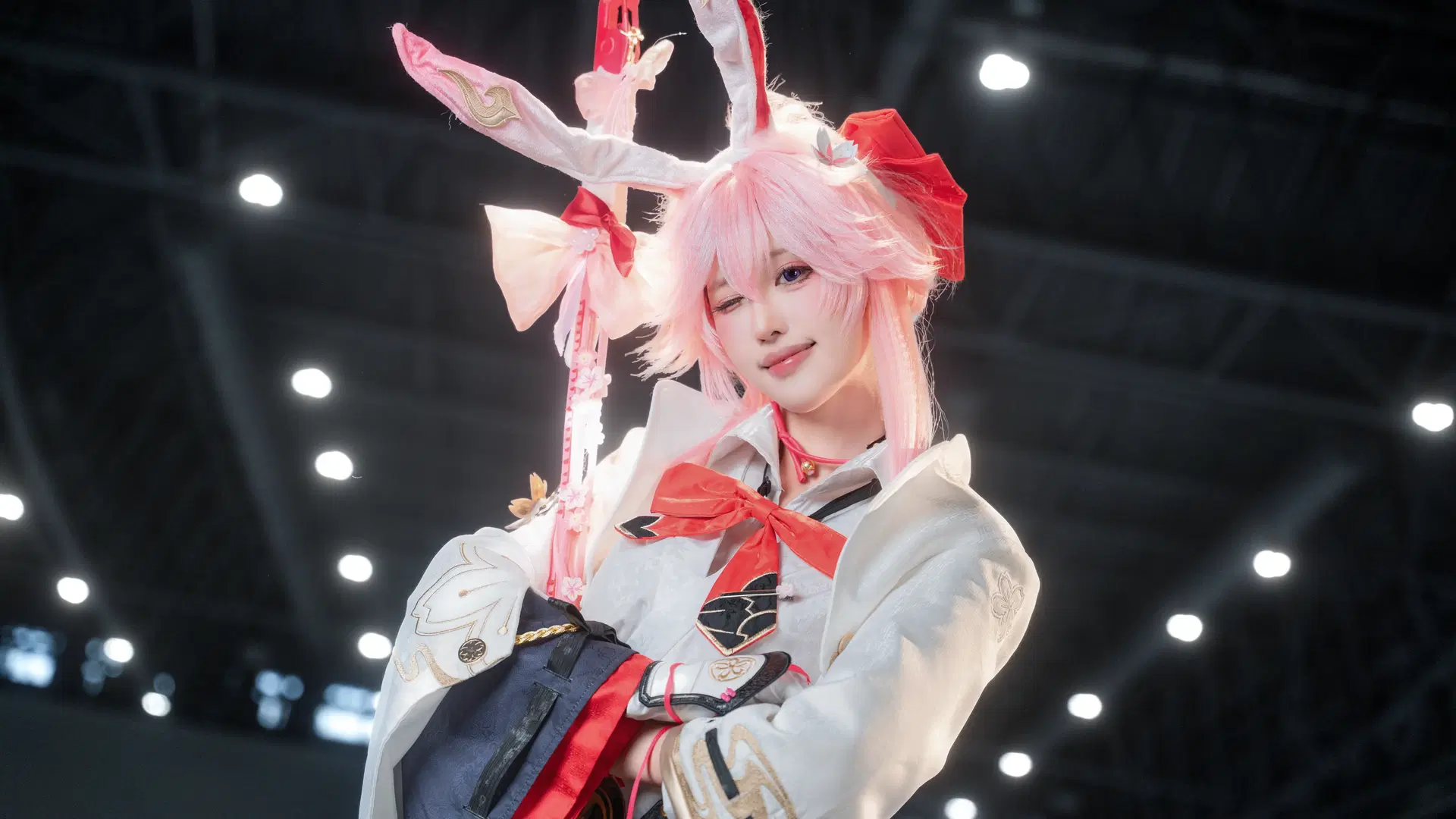 粉色兔耳魔法使造型，展会光影下的绝美出片 - 小寒 - 第3张