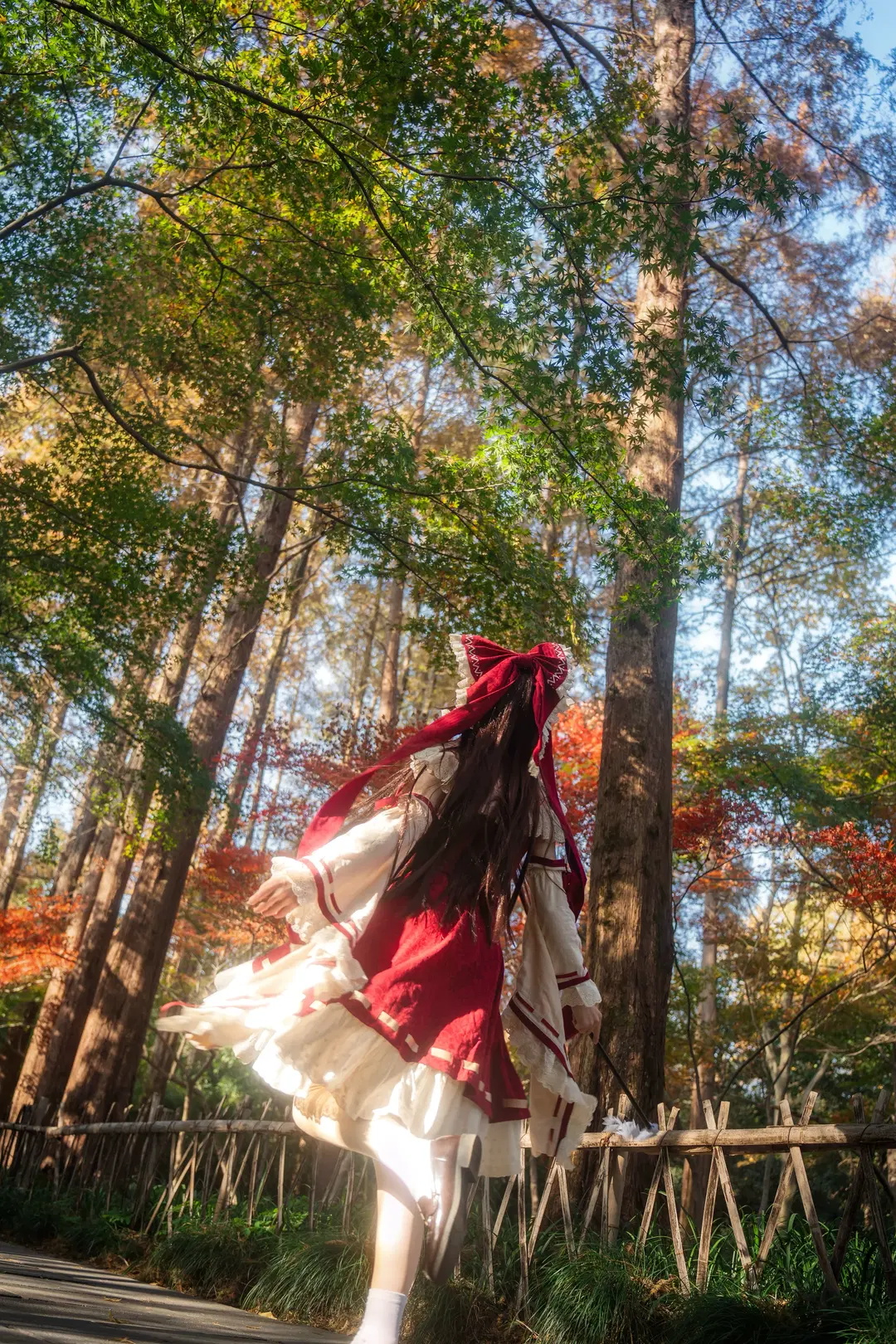 【博麗靈夢cos】紅白巫女與秋日楓葉林 - Mocha摩卡 - 第2張