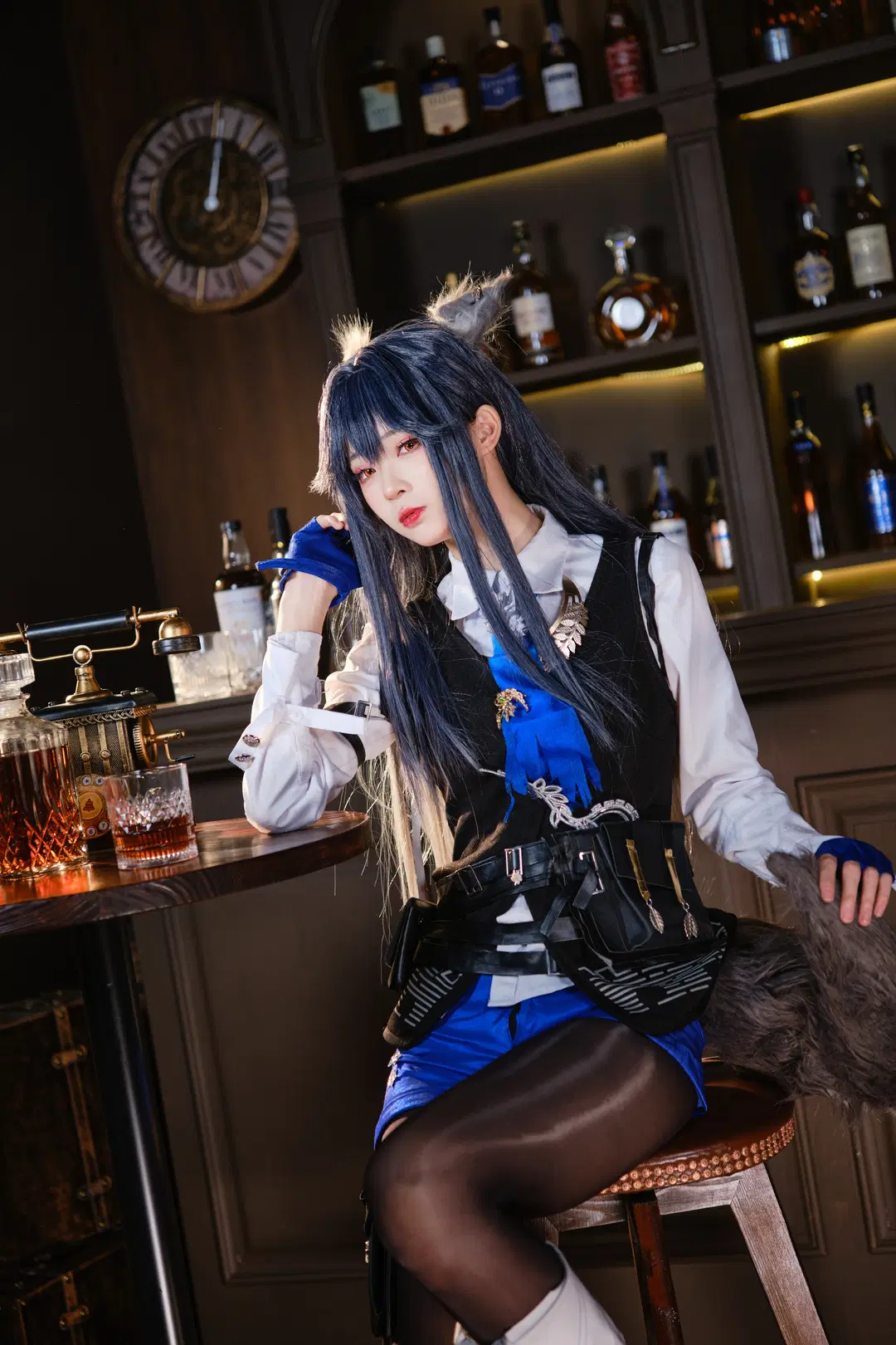 [Texas the Omertosa cosplay] Arknights: Shadow Blade in a Vintage Bar by GOODLUCK好兆头 - Image 14