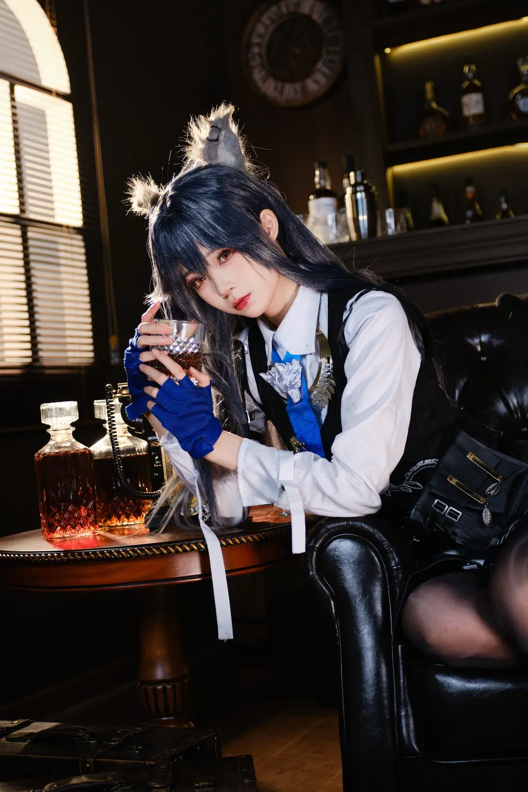 [Texas the Omertosa cosplay] Arknights: Shadow Blade in a Vintage Bar by GOODLUCK好兆头 - Image 3