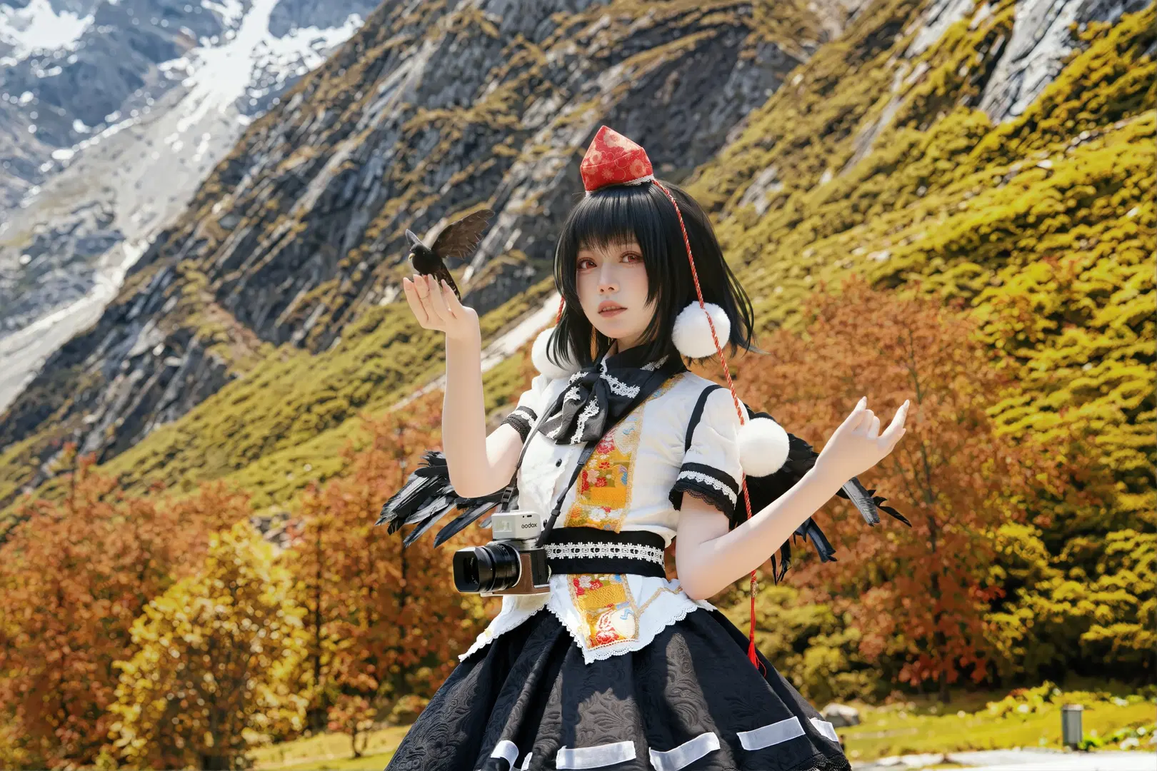 [Shameimaru Aya cosplay] Touhou fanon Meets Autumn Foliage and Snowy Peaks by 另一个岁岁 - Image 3