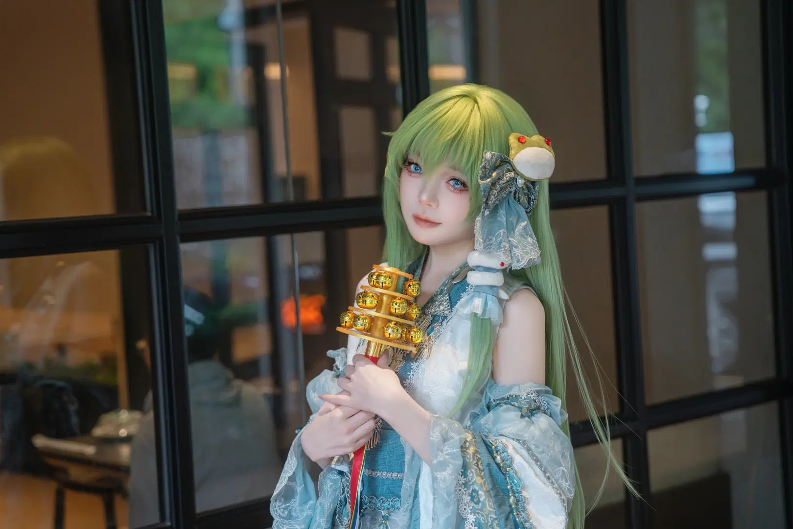 【东风谷早苗cos】东方Project二设 现人神的蓝白幻想 - 另一个岁岁 - 第2张