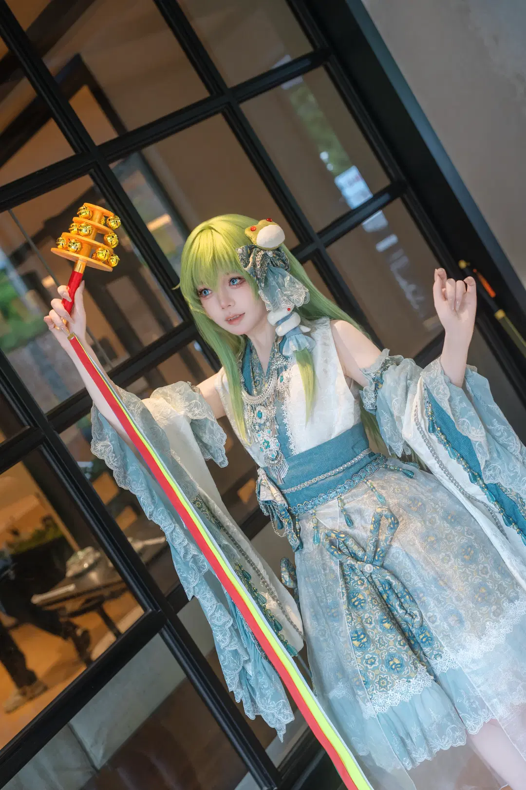 【东风谷早苗cos】东方Project二设 现人神的蓝白幻想 - 另一个岁岁 - 第3张