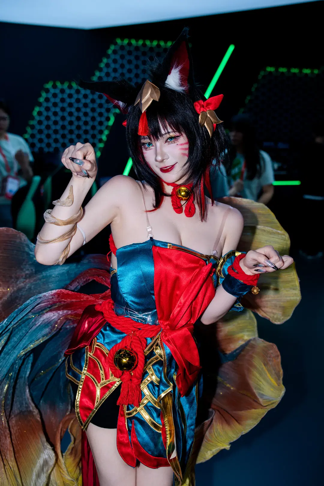 [Ahri cosplay] League of Legends Ahri CJ26 vs CJ25: Nine-Tailed Fox at the TCL Booth by 随风旋律 - Image 4