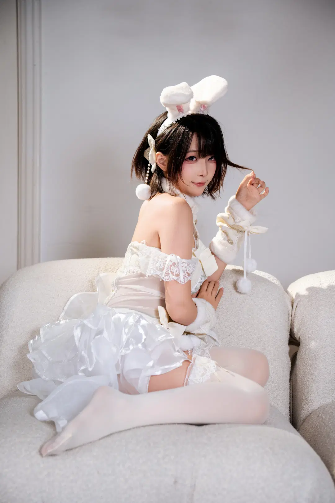 This Mid-Autumn Jade Rabbit Themed White Lace Styling Radiates Pure Ambiance by 随风旋律 - Image 5
