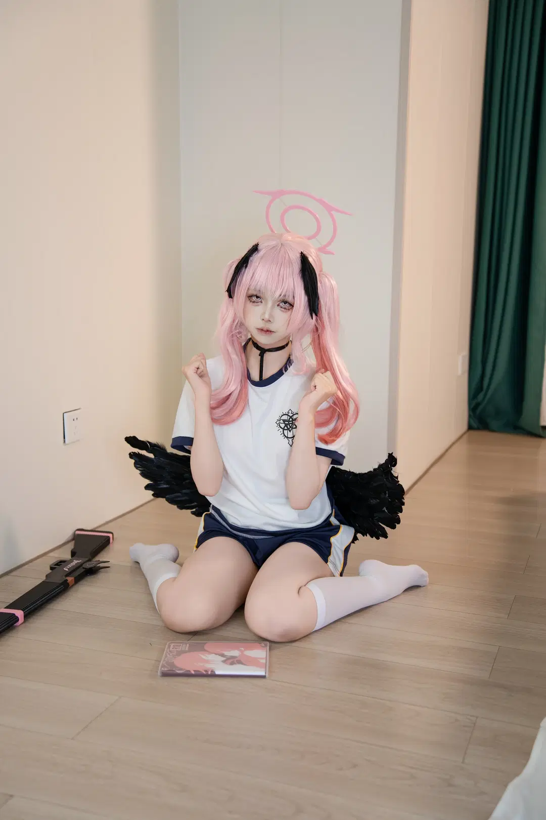 【下江コハル コスプレ】『ブルーアーカイブ』体操服と白ストッキング、黒き翼の旋律 - 小小波罗崽 - 2枚目