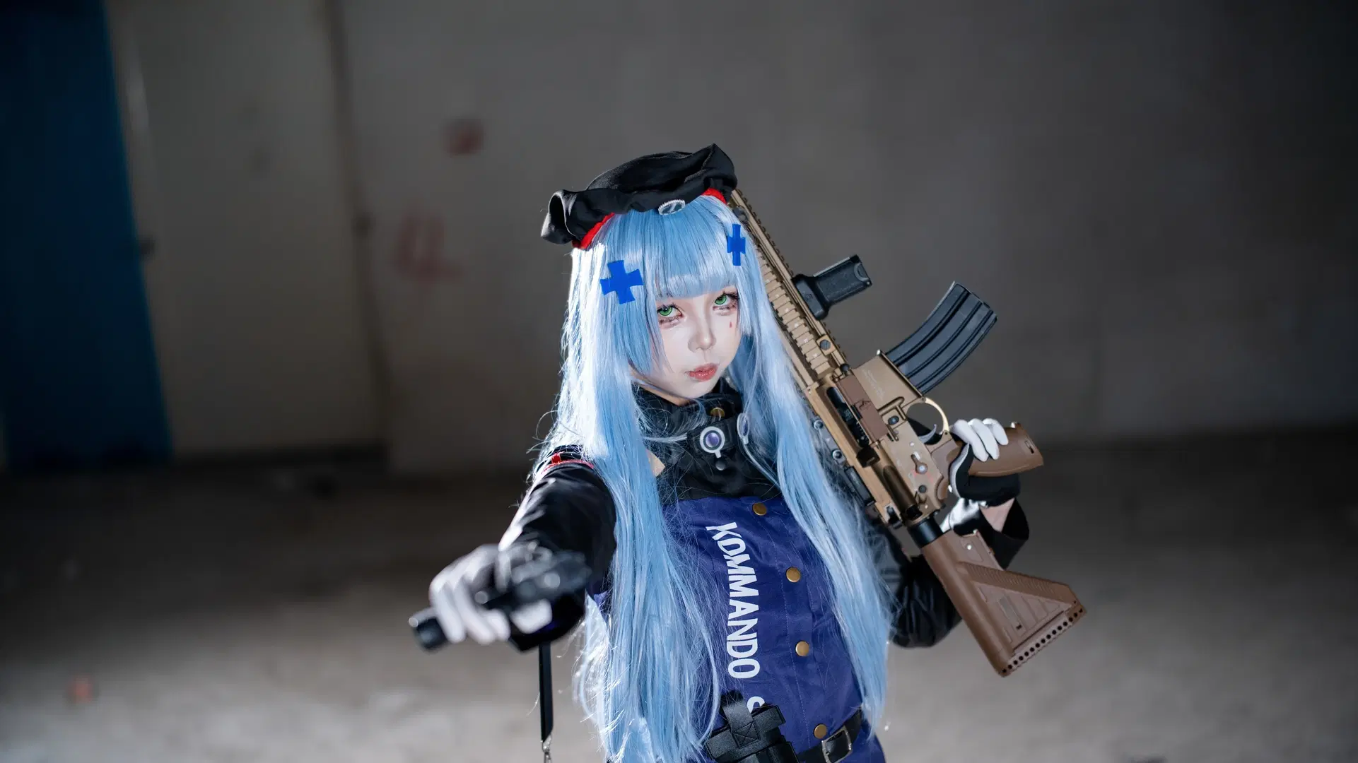 [HK416 cosplay] Girls' Frontline HK416: Tactical girl in the Ruins by 小小波罗崽 - Image 2