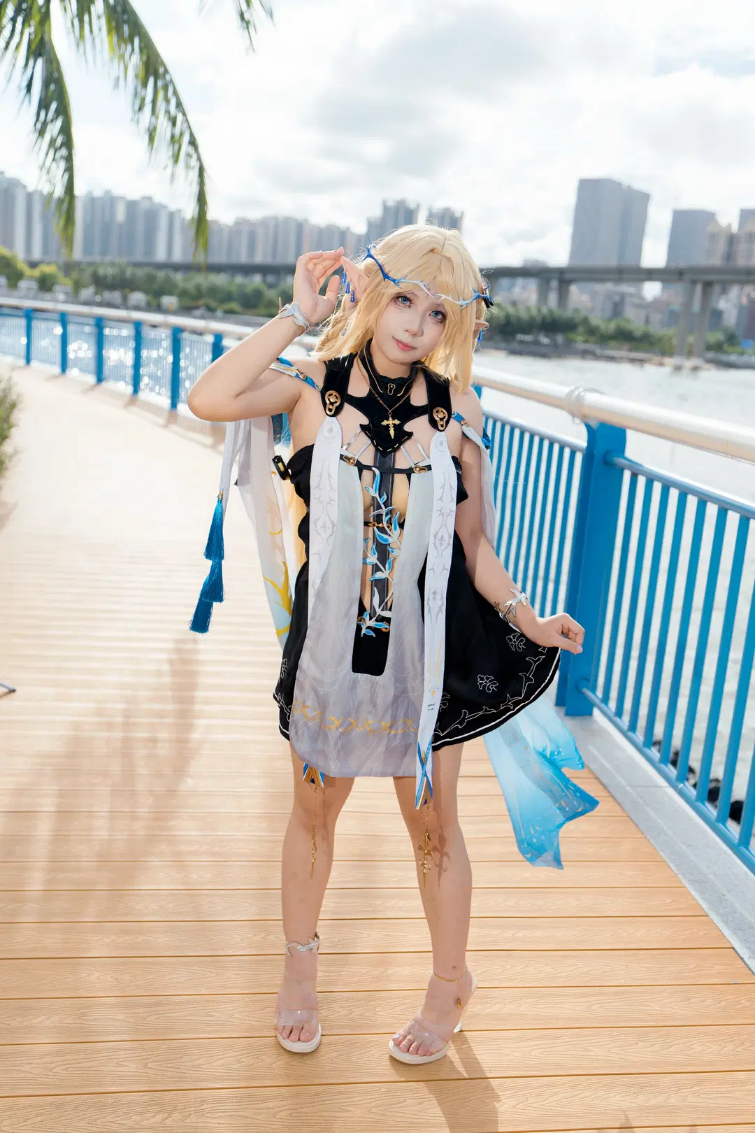 鸣潮, 卡提希娅cos, 户外写真, 二次元cosplay, 精灵耳