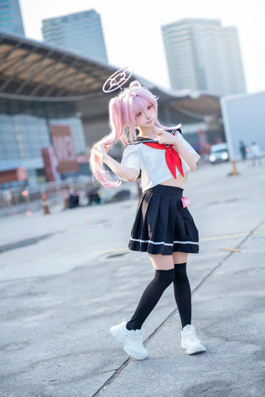 【柚鸟夏cos】蔚蓝档案里的活力水手服 - 远野咲夜2_0 - 第3张