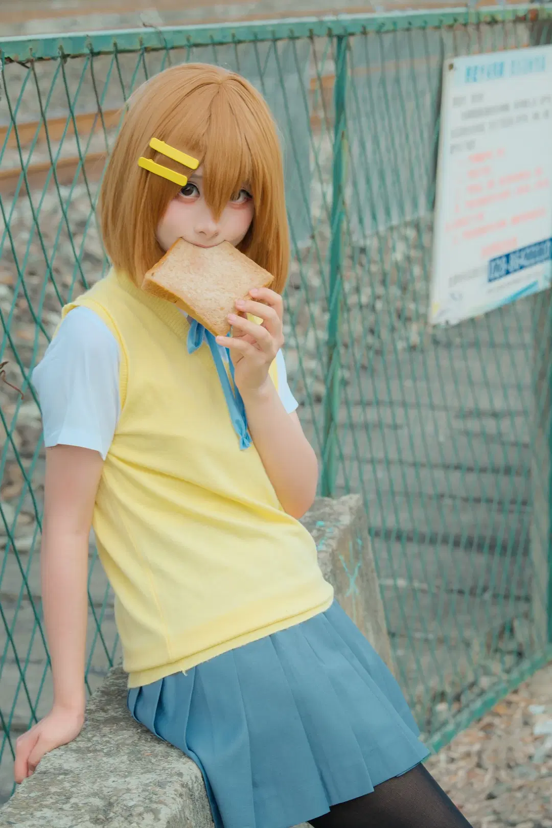 Black stockings, K-ON!, Hirasawa Yui cosplay, Slice of life, Railway location shoot