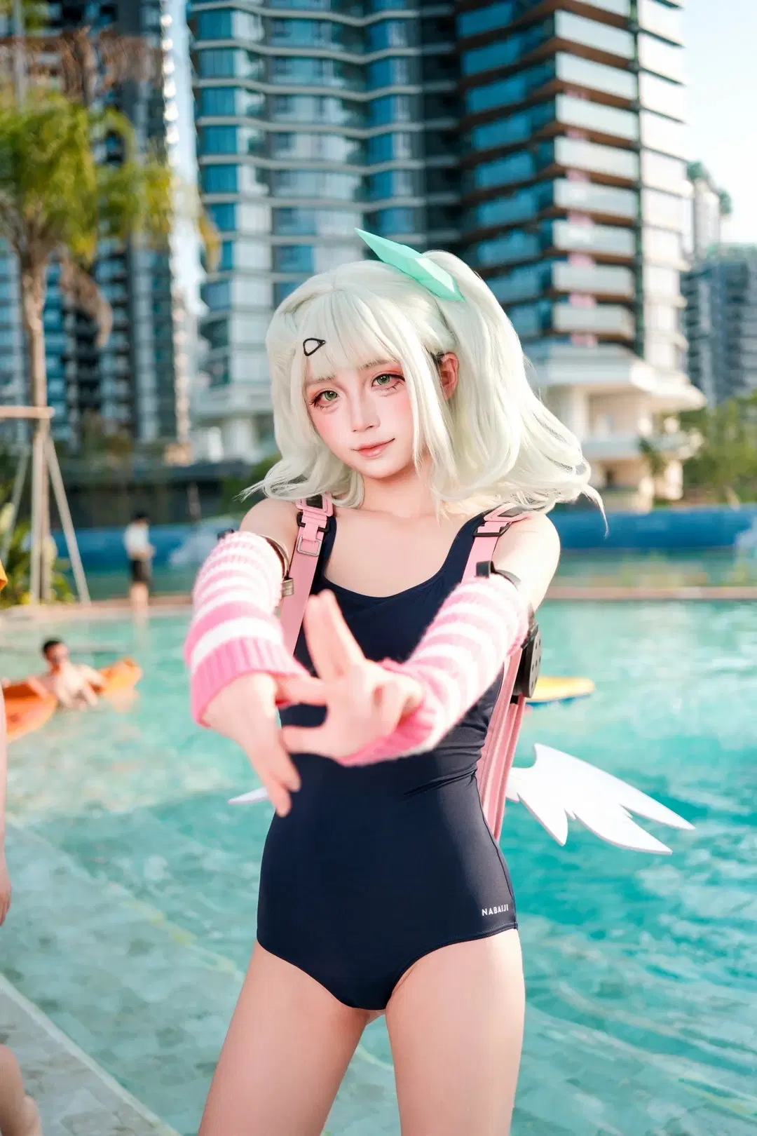 二次元, cosplay摄影, 绝区零cos, 夏日泳池, 银发泳装