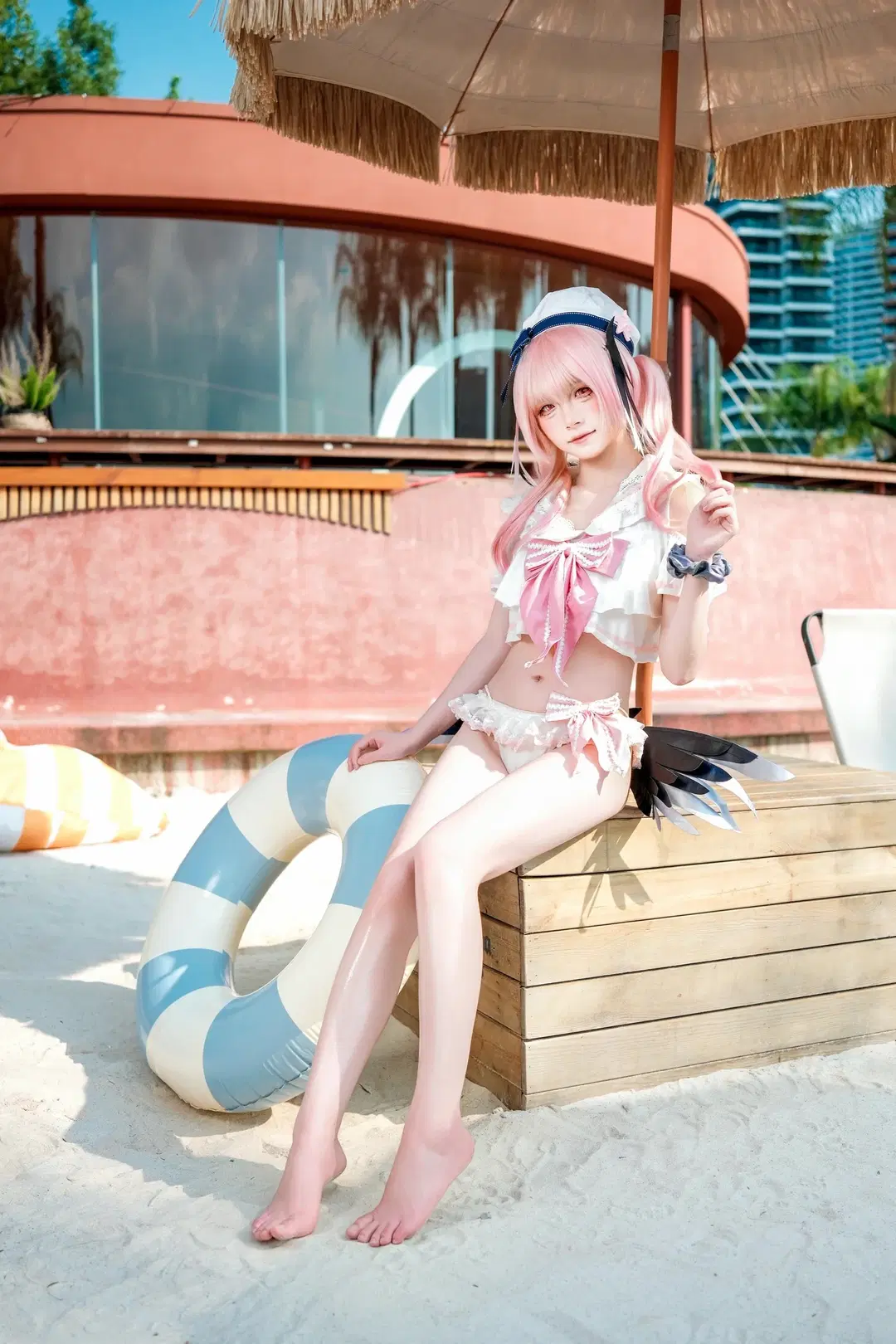 ブルーアーカイブ, 下江コハル コスプレ, セーラー服, ツインテール, ビーチ撮影