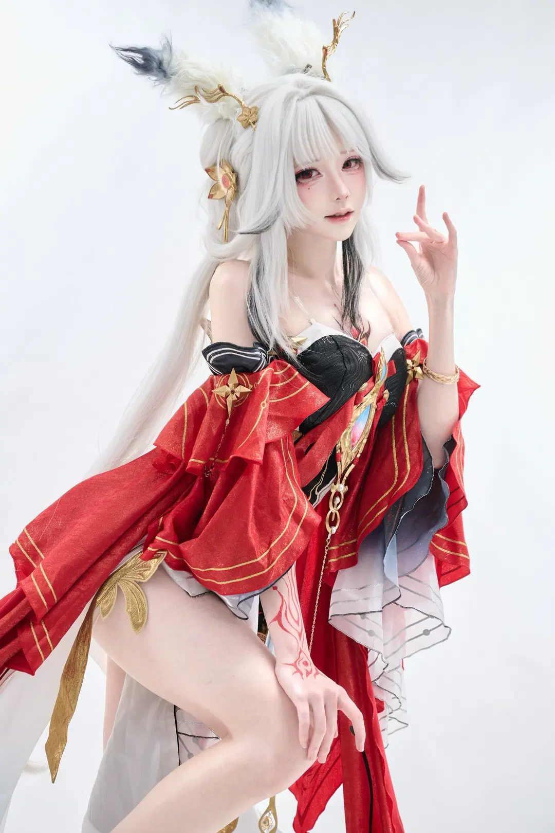 【心月狐cos】鳴潮御者的清冷與魅惑 - 肉松 - 第2張