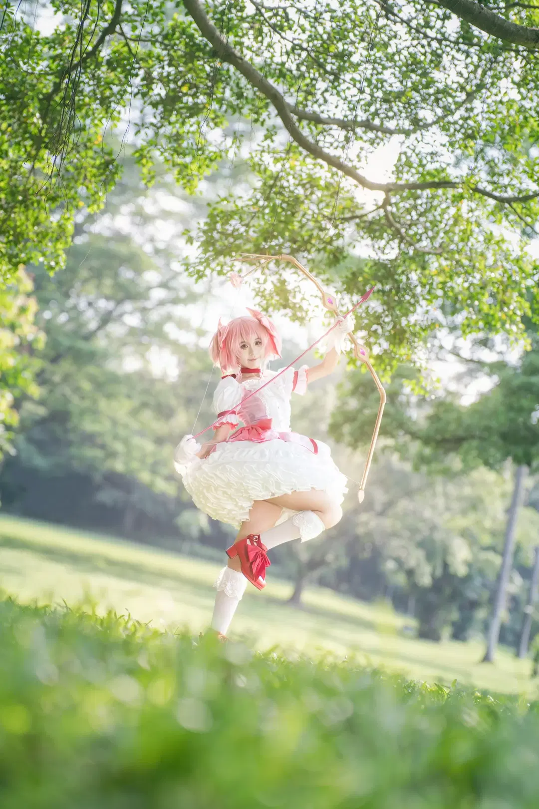 【Puella Magi Madoka Magica cosplay】Pink Dress with Bow and Arrow: Capturing Vitality Under Outdoor Natural Light by 叶彦 - Image 3