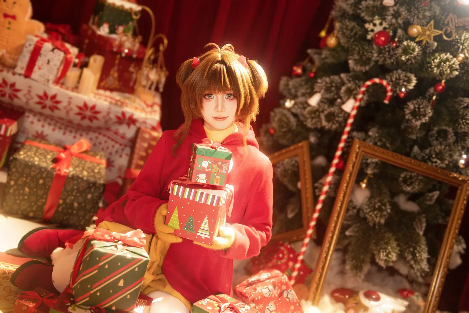 [Sakura cosplay] Christmas Limited Red-and-Yellow Palette: Swinging on a Swing in Warm Light by 叶彦 - Image 2