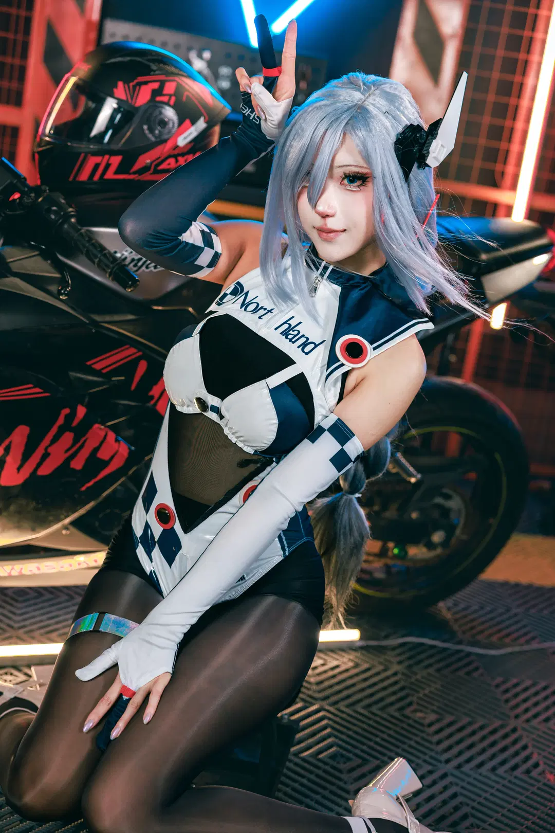 【申鹤cos】原神的清冷之鹤，亦可驰骋于霓虹赛道 - V威V威way - 第3张