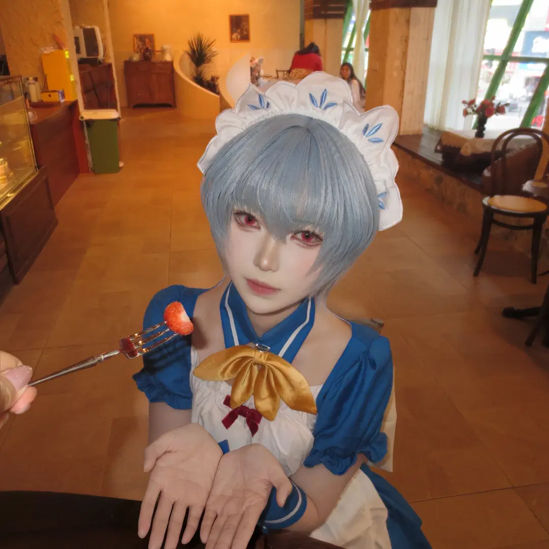 [Rei Ayanami cosplay] Neon Genesis Evangelion: Blue & White Maid on Duty by 三春早纪 - Image 6