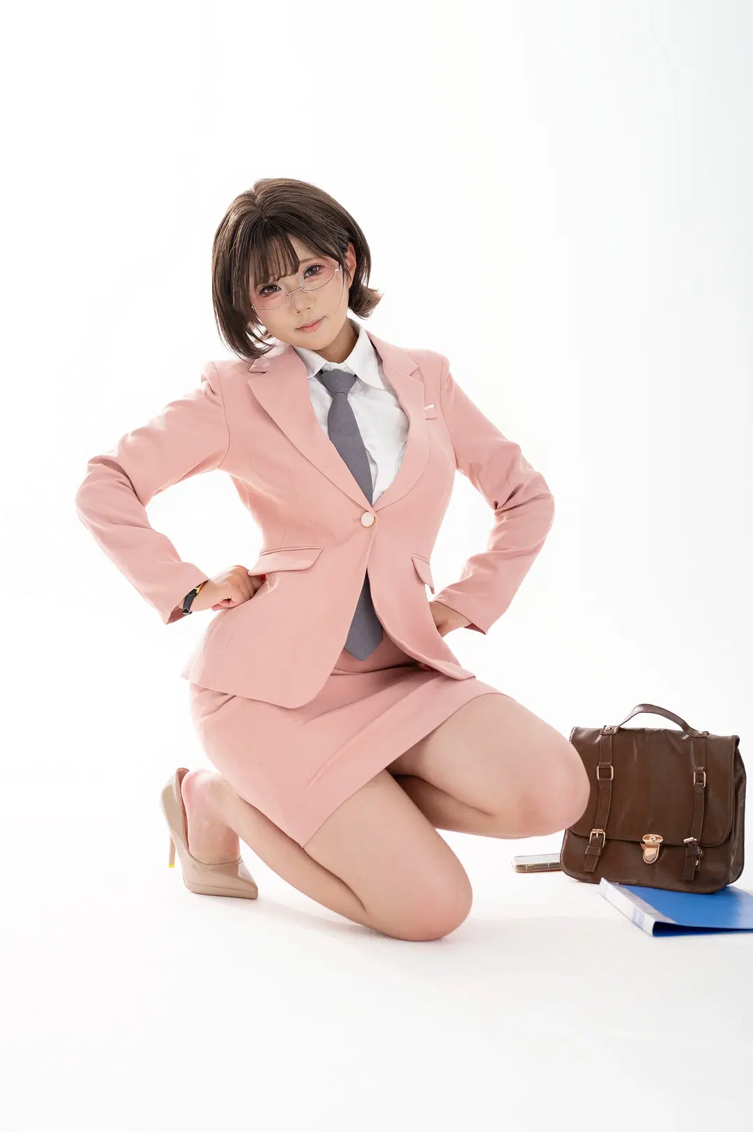 ピンク×グレースーツと眼鏡、白ホリでの日本風オフィスレディ写真初体験 - 星亦如塵 - 4枚目