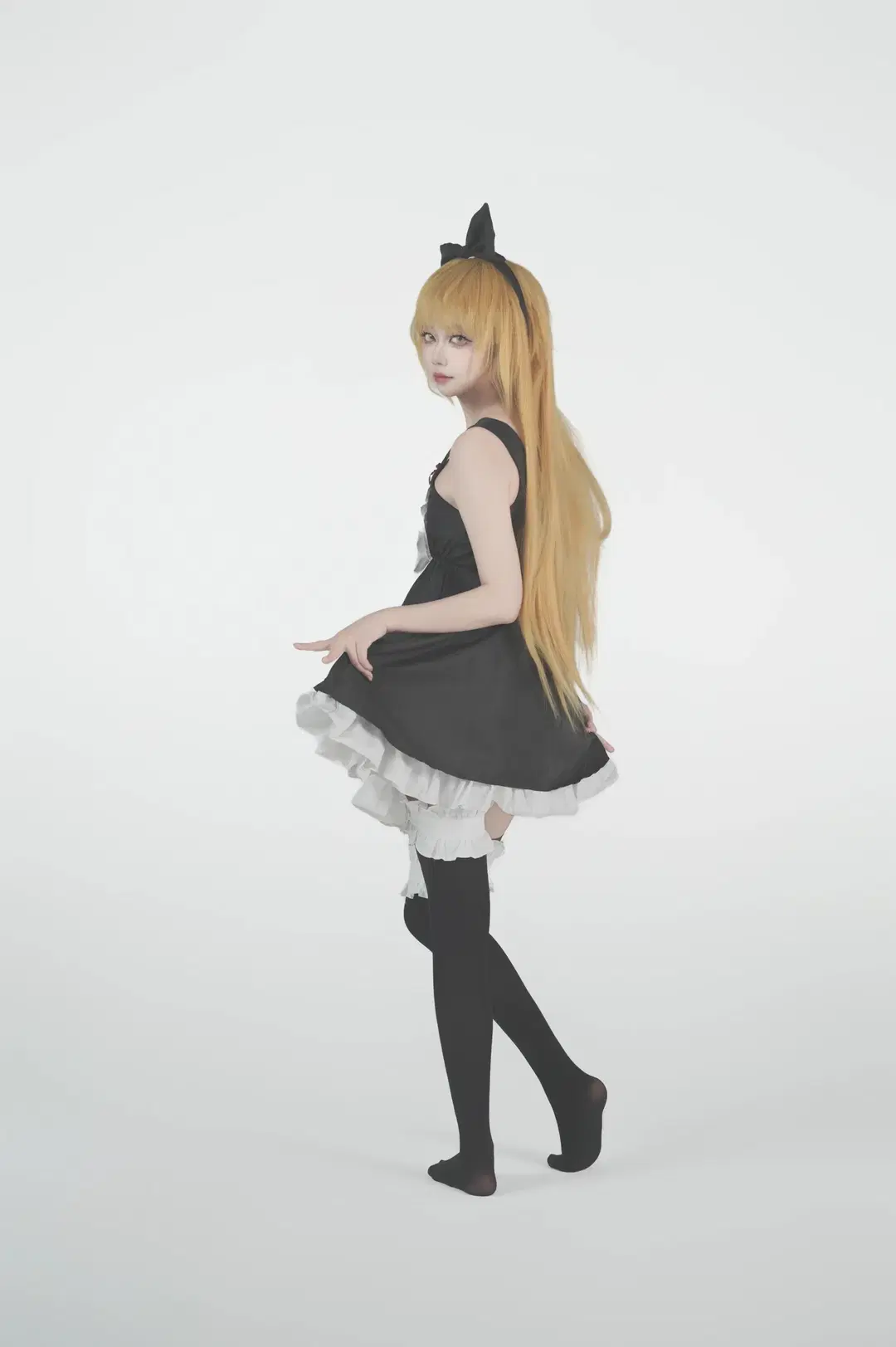 【忍野忍cos】物语系列黑裙红丝带白底棚拍 - 小雨幺幺零 - 第2张