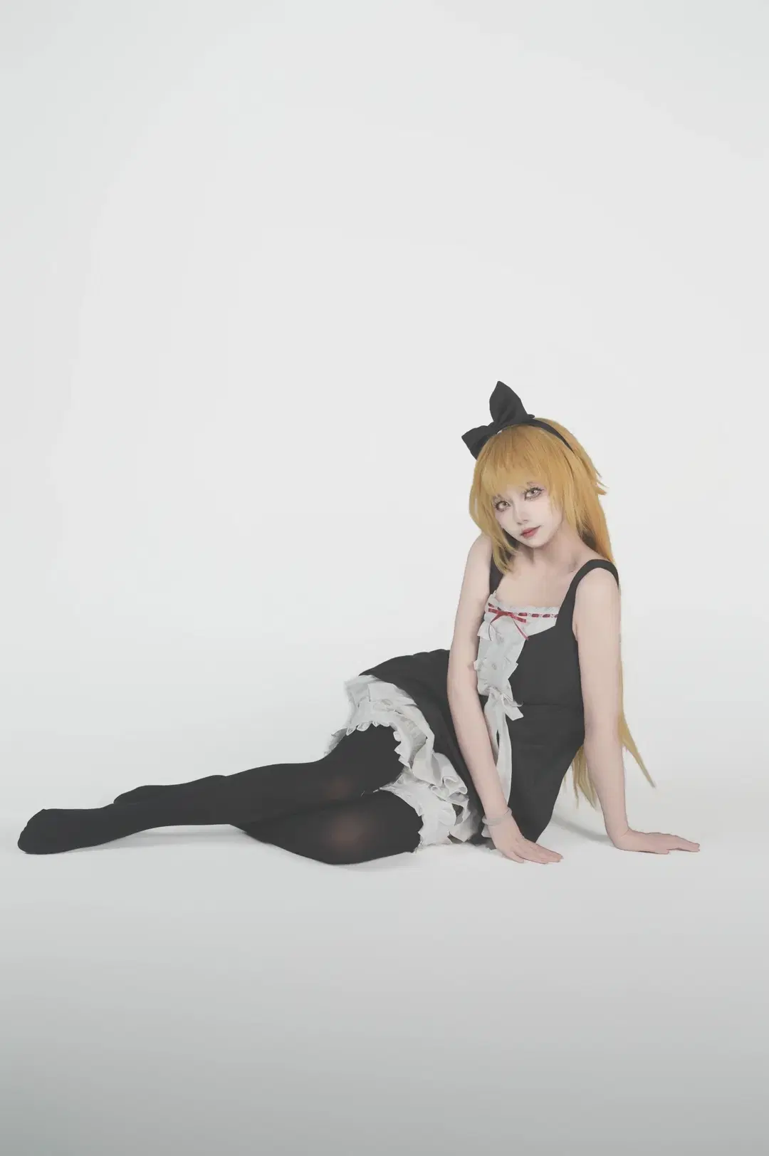 【忍野忍cos】物语系列黑裙红丝带白底棚拍 - 小雨幺幺零 - 第5张