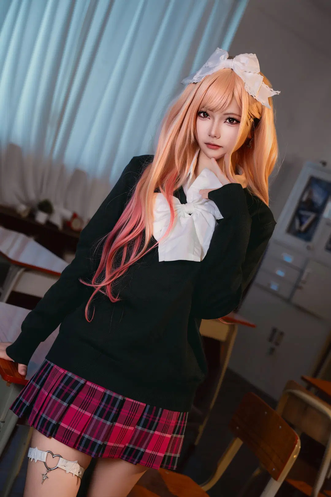 二次元cosplay, 白丝, 喜多川海梦cos, 教室写真, 堆堆袜