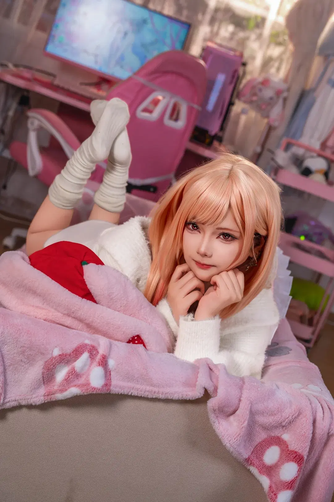 【Marin Kitagawa cosplay】My Dress-Up Darling: Daily Life in a Pink gaming room by 小雨幺幺零 - Image 2